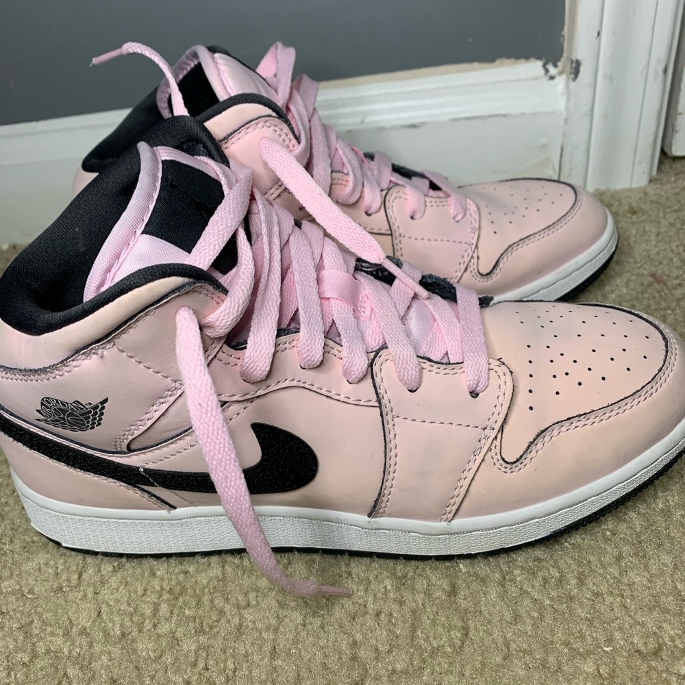heyy !! i’m selling jordan 1s pink, there more like a crème pink color. size 7